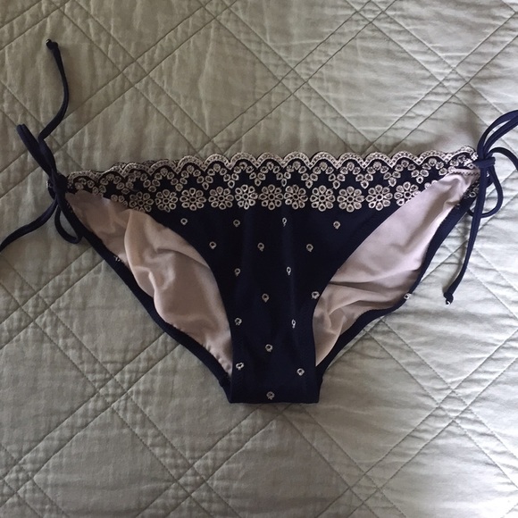 Scalloped boho bikini string bottom - Picture 1 of 4